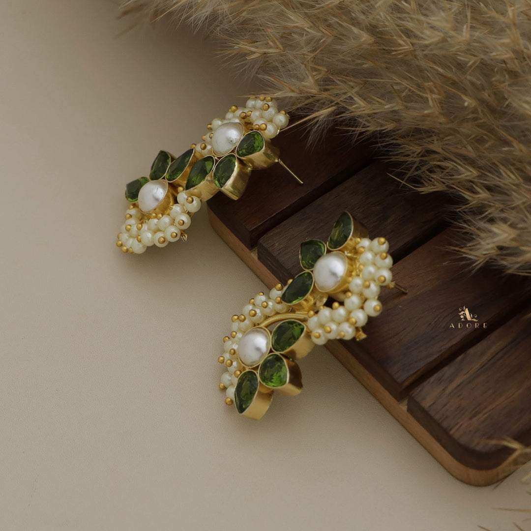 Glossy Flora Clustered Pearl Earring