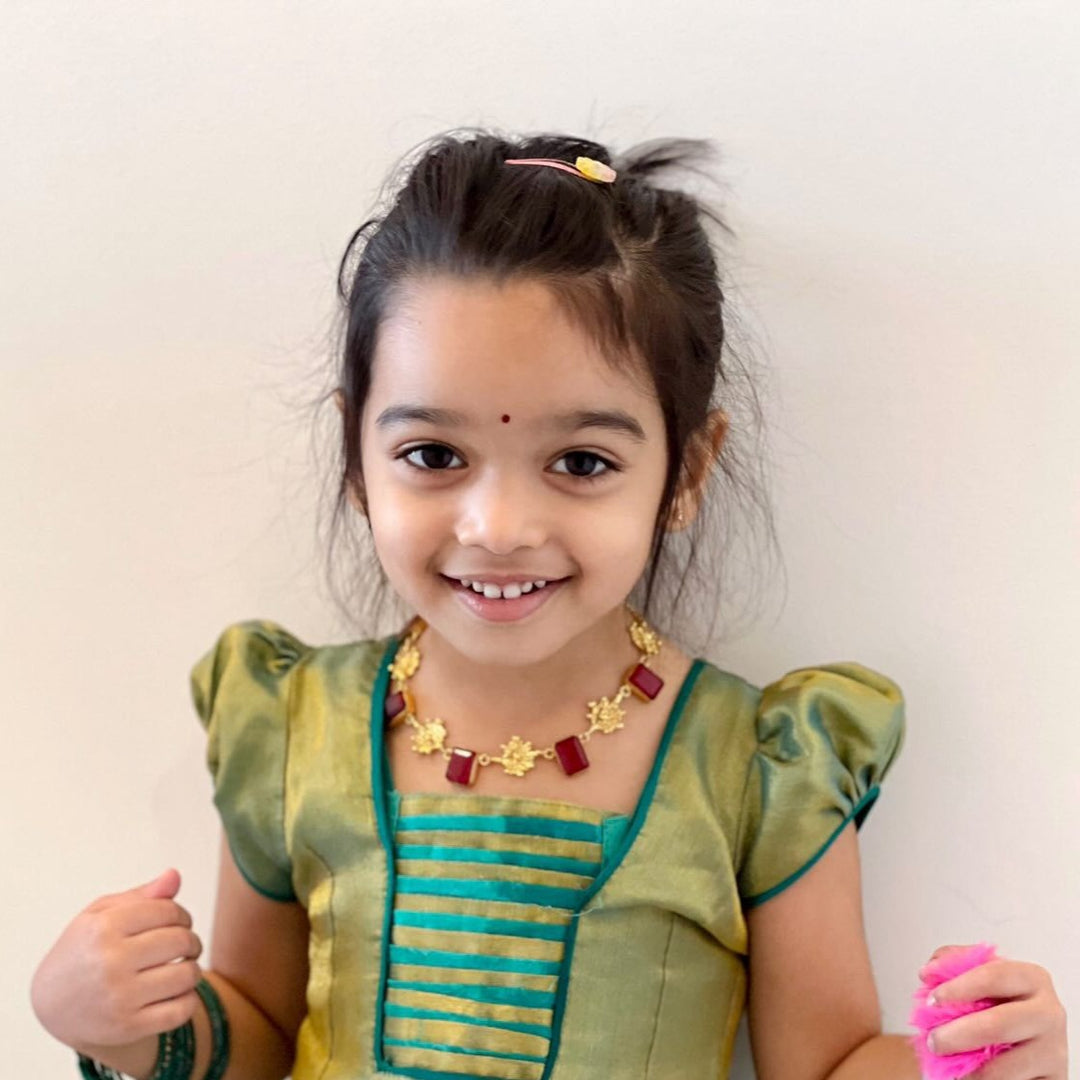 Elite Sparkle Short Neckpiece (1 Layer)