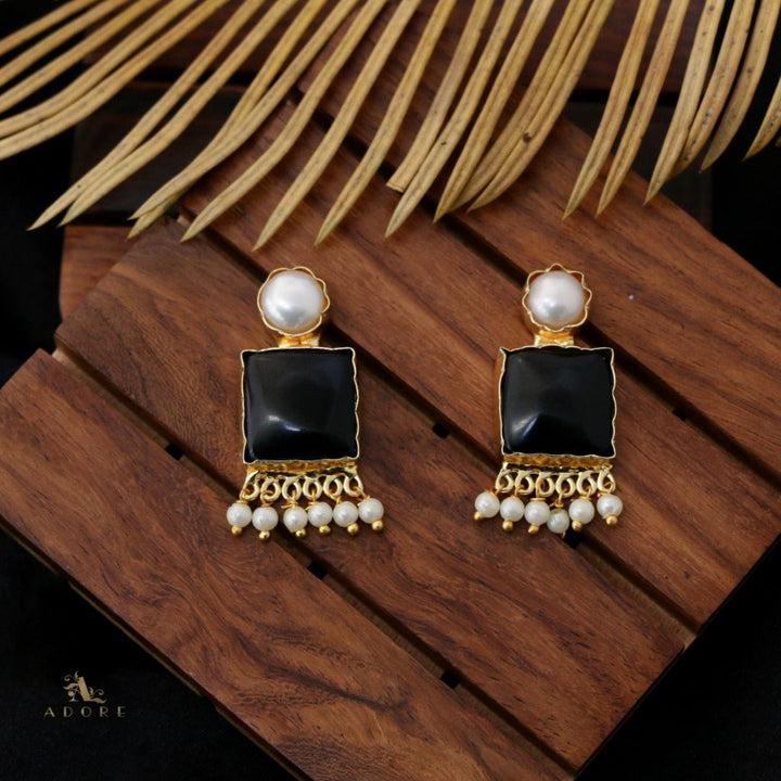 Lezza Square Glossy Pearl Earring