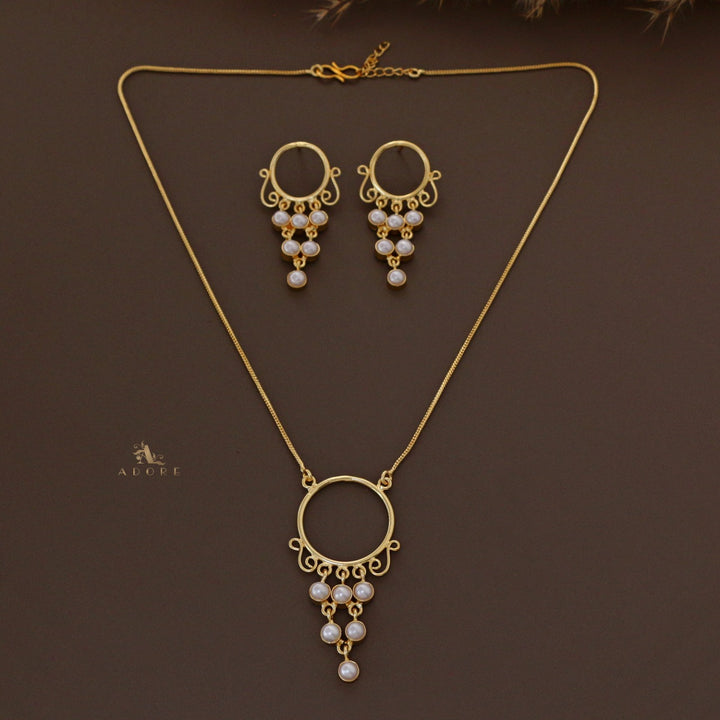 Nithaksha Circle 6 Pearl Neckpiece With Earring