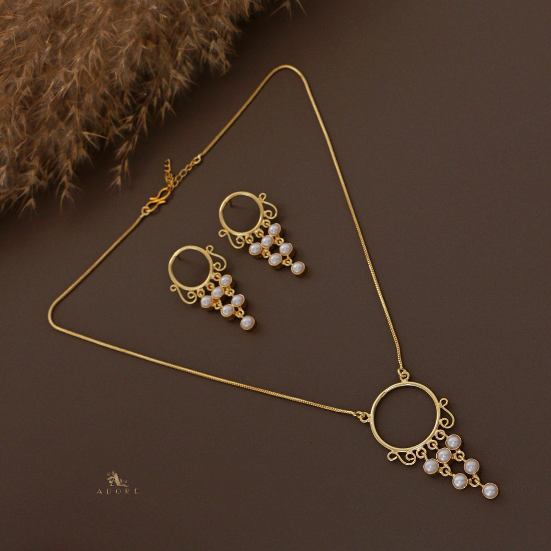 Nithaksha Circle 6 Pearl Neckpiece With Earring