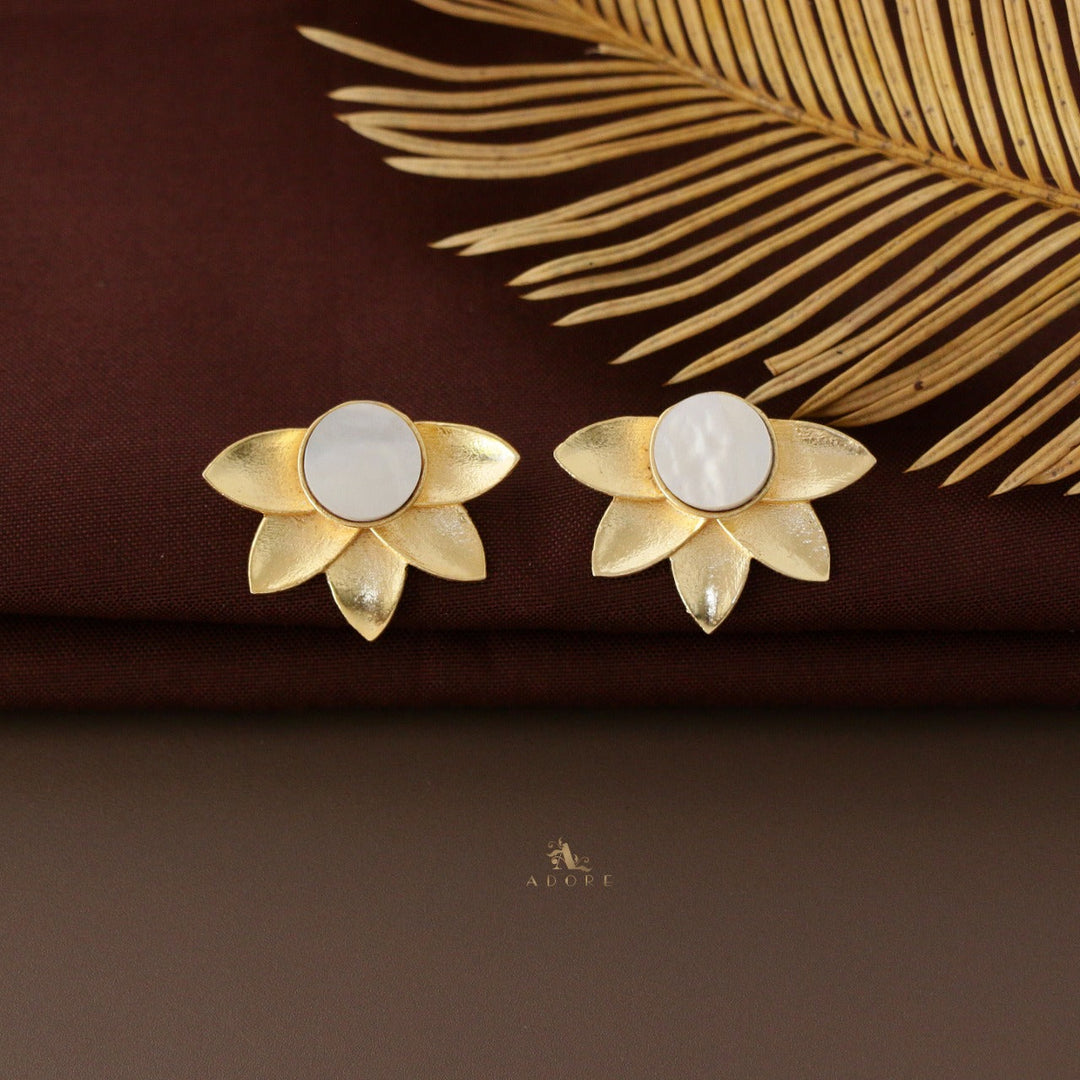 Golden Half Flower MOP Neckpiece With Earring