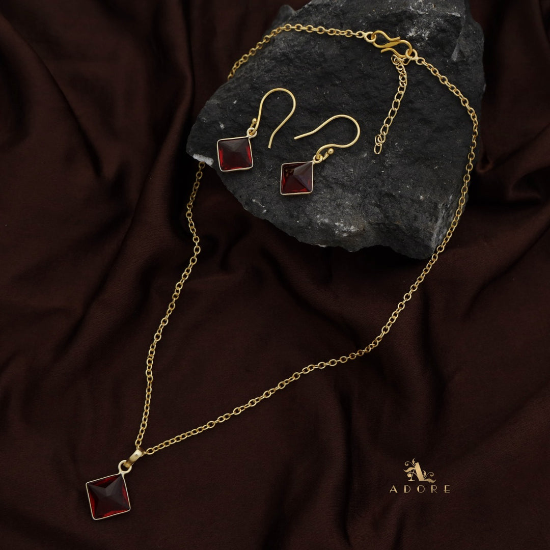 Alyvia Diamond Glossy Neckpiece With Drop