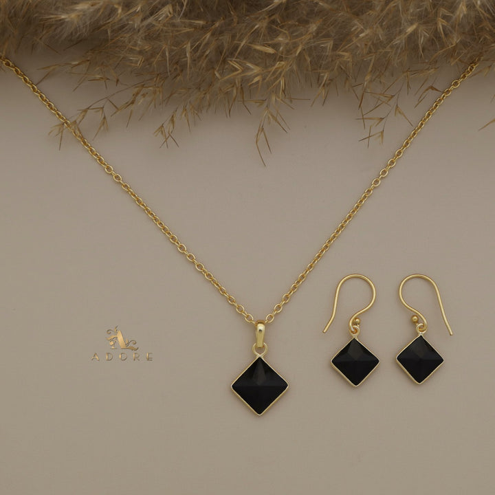 Alyvia Diamond Glossy Neckpiece With Drop