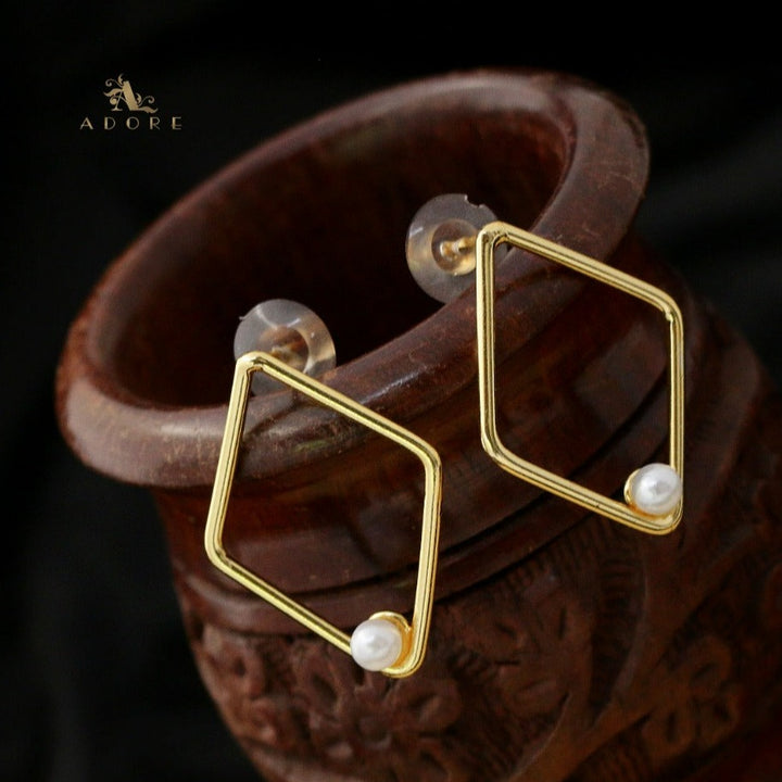 Golden Rhombus Pearl Earring