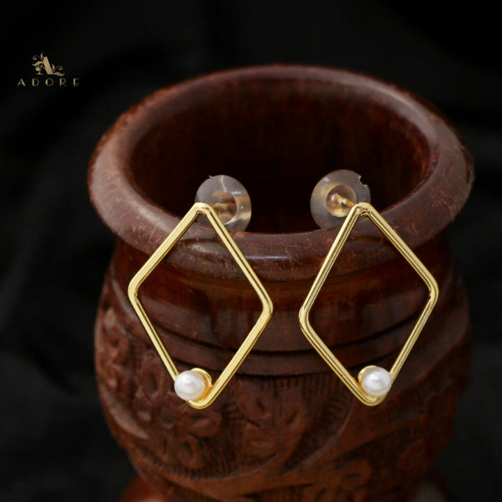 Golden Rhombus Pearl Earring