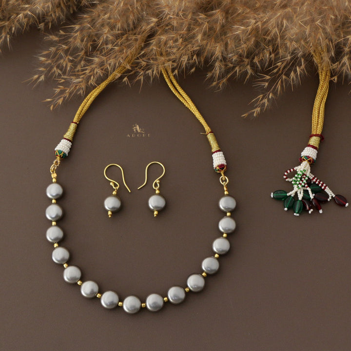 Aldora Pearl Short Neckpiece With Drop