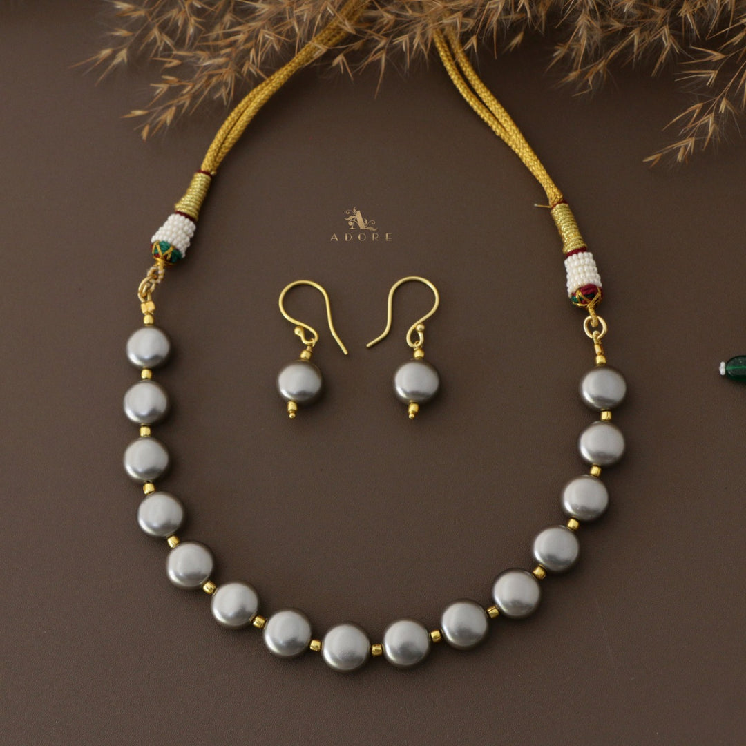 Aldora Pearl Short Neckpiece With Drop