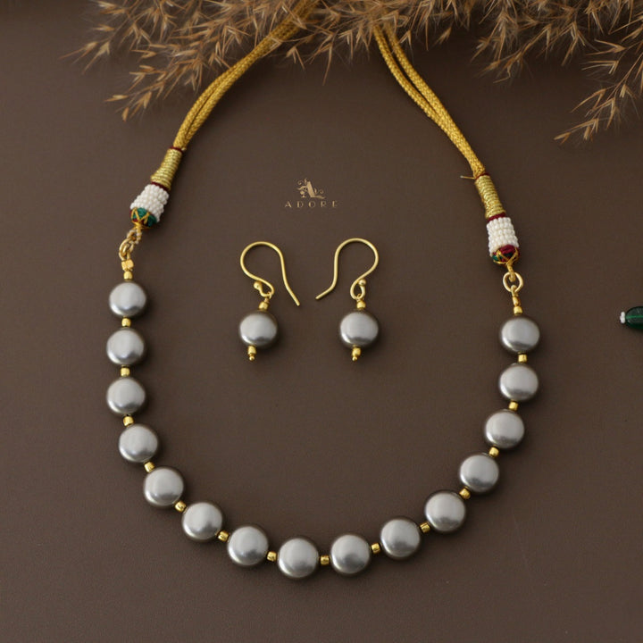 Aldora Pearl Short Neckpiece With Drop