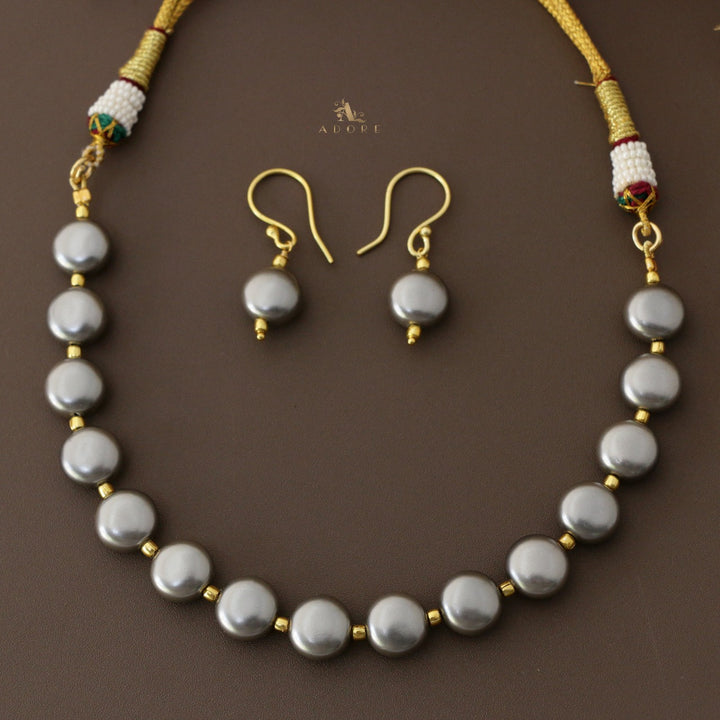 Aldora Pearl Short Neckpiece With Drop