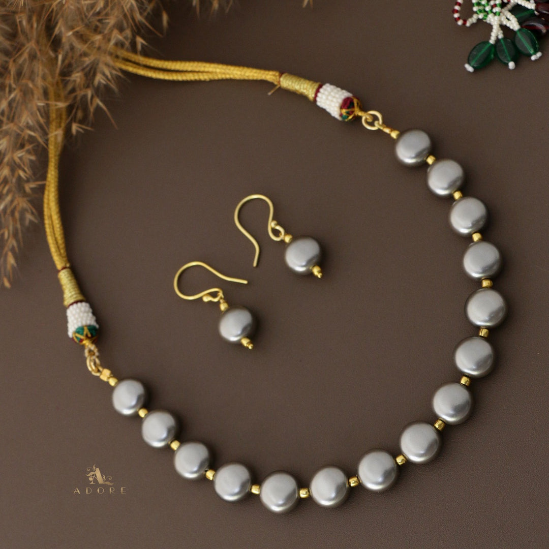 Aldora Pearl Short Neckpiece With Drop