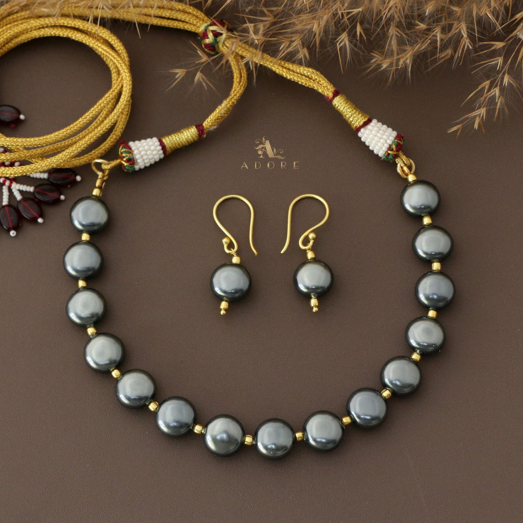 Aldora Pearl Short Neckpiece With Drop