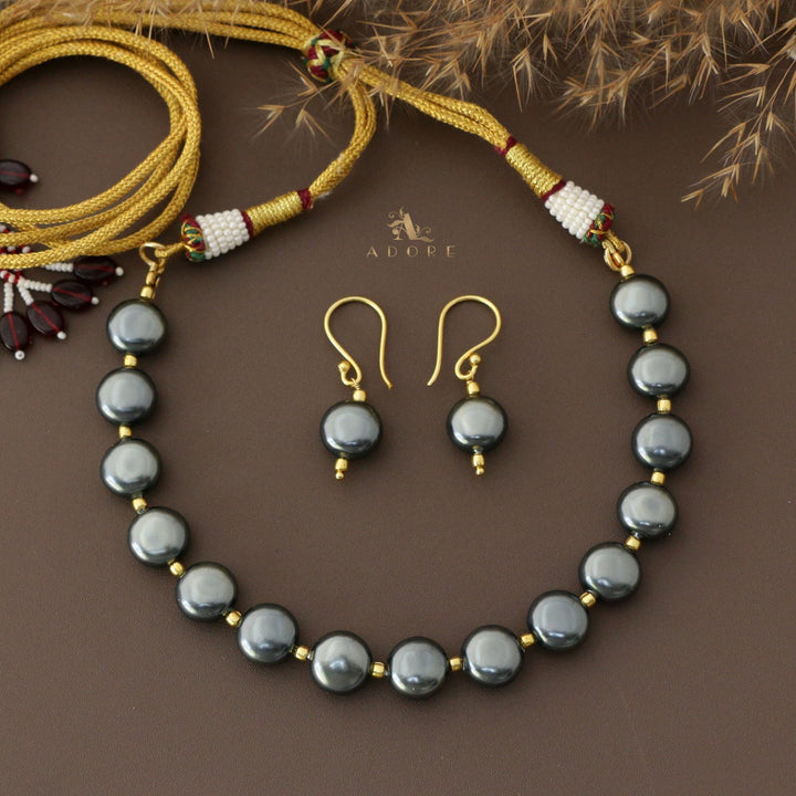 Aldora Pearl Short Neckpiece With Drop