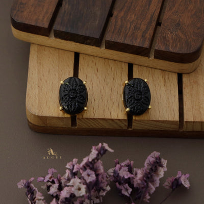 Melo Carved Claw Stud