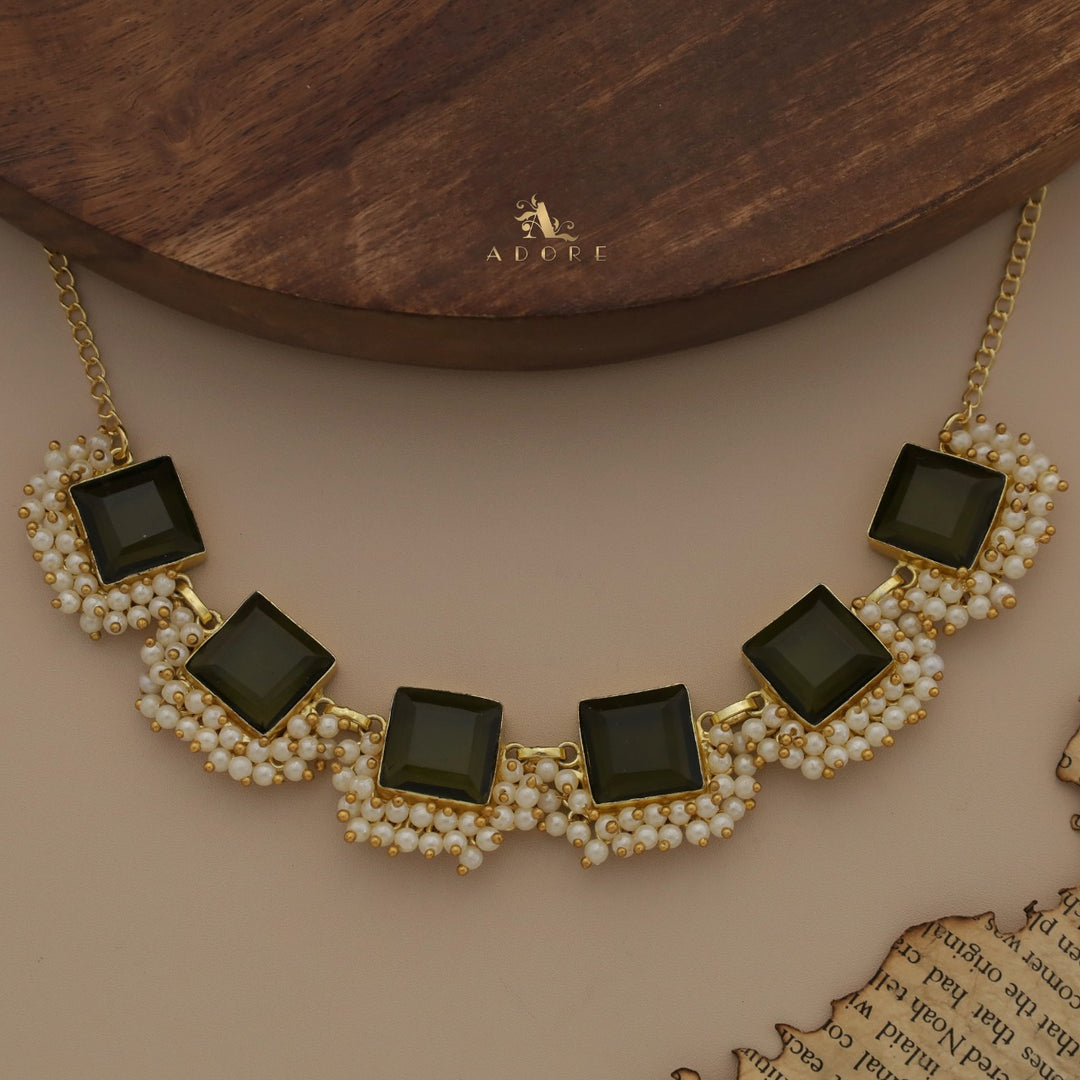 Trina 6 Glossy Square With Pearl Short Neckpiece/Choker