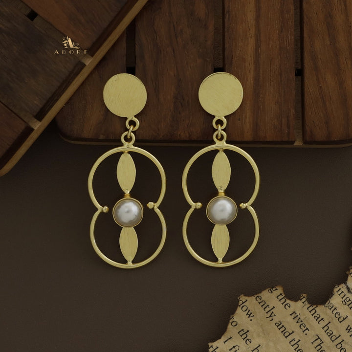 Yeshva Circle And Dual Leaf Pearl Earring