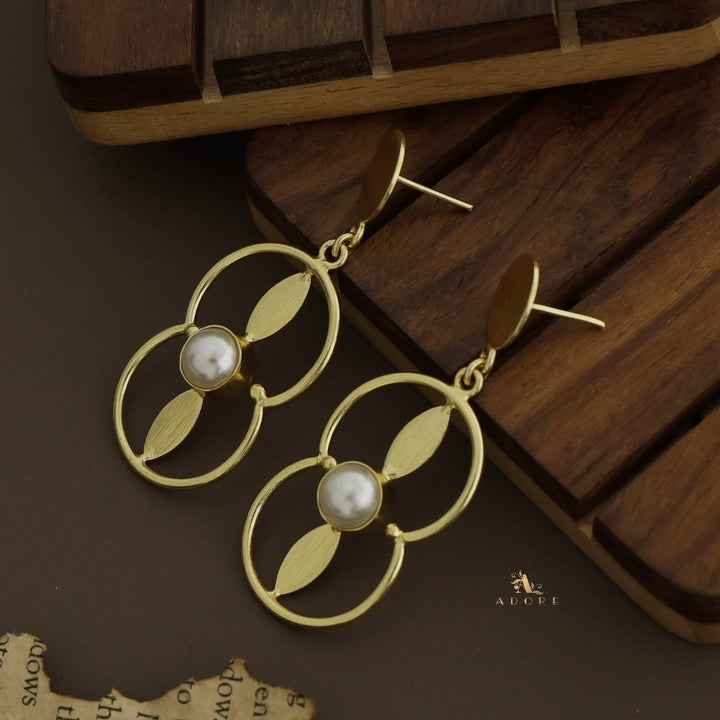 Yeshva Circle And Dual Leaf Pearl Earring