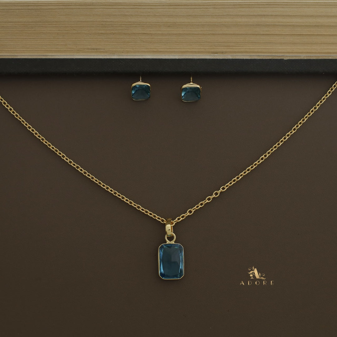 Seira Glossy Rectangle Neckpiece With Stud