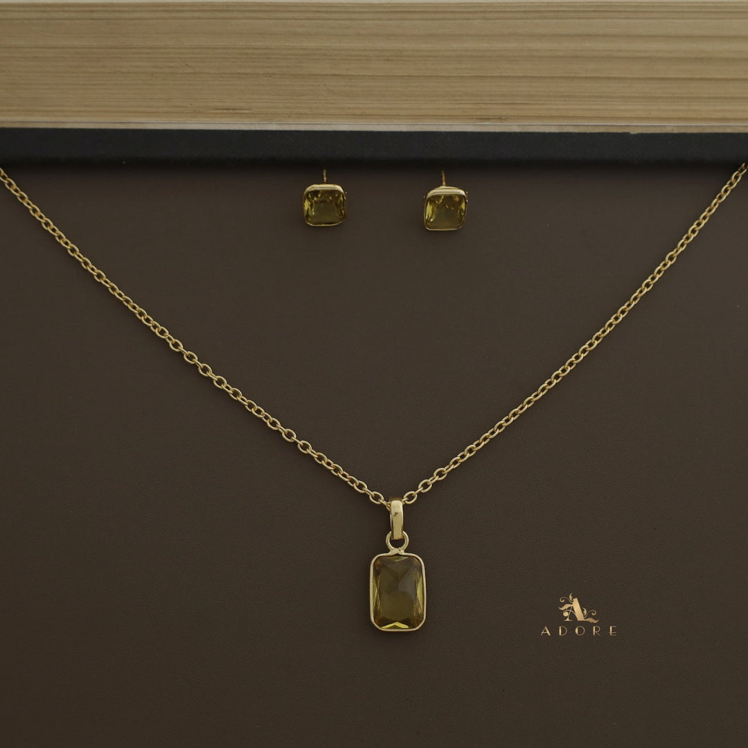 Seira Glossy Rectangle Neckpiece With Stud