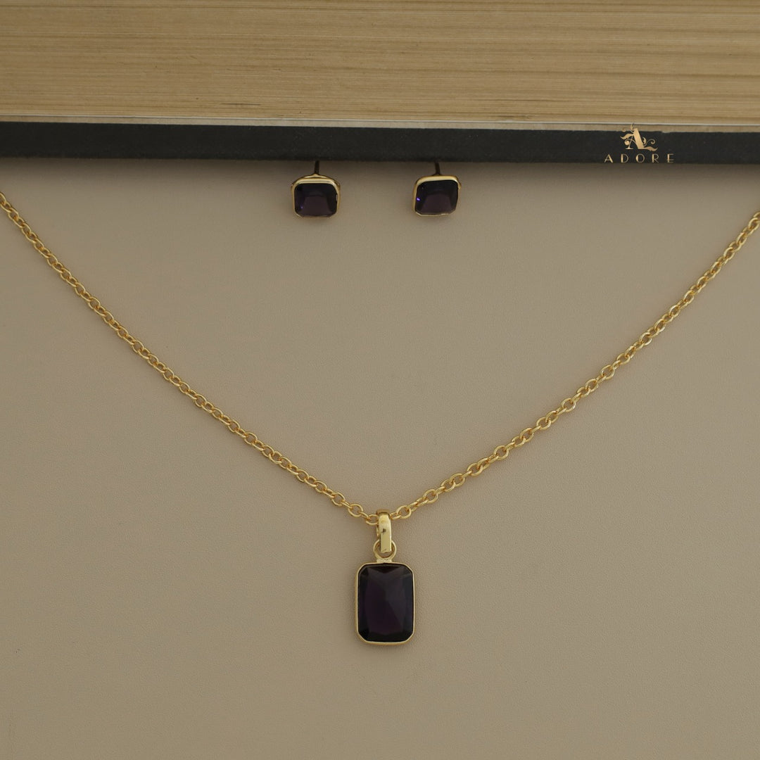 Seira Glossy Rectangle Neckpiece With Stud