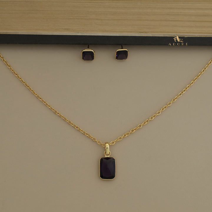 Seira Glossy Rectangle Neckpiece With Stud