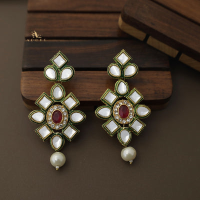 Rigveya Kundan Neckpiece With Earring