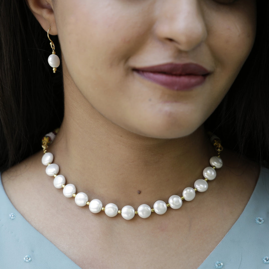 Aldora Pearl Short Neckpiece With Drop