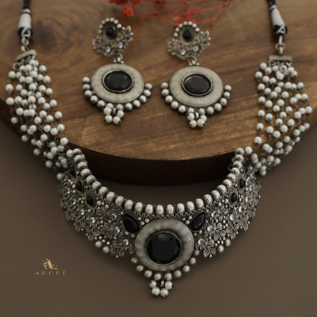 Falguni Antique Pearl Neckpiece With Earring