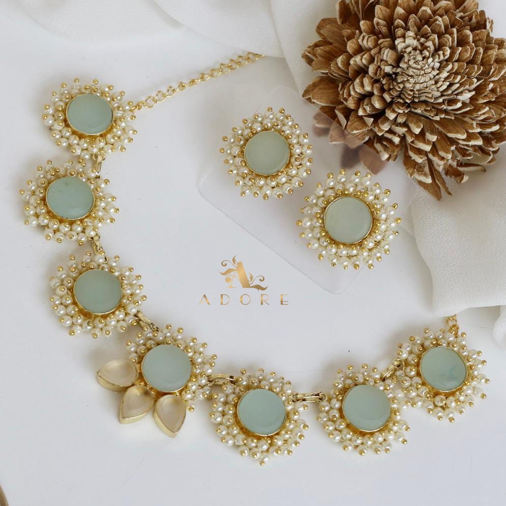 Centric Full Pearl Neckpiece