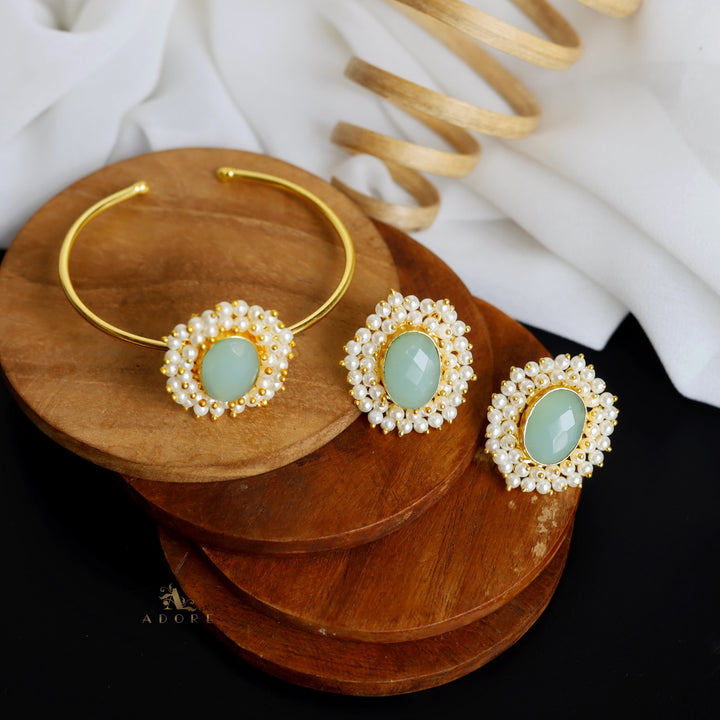 Glossy Halina Pearl Bracelet With Earring