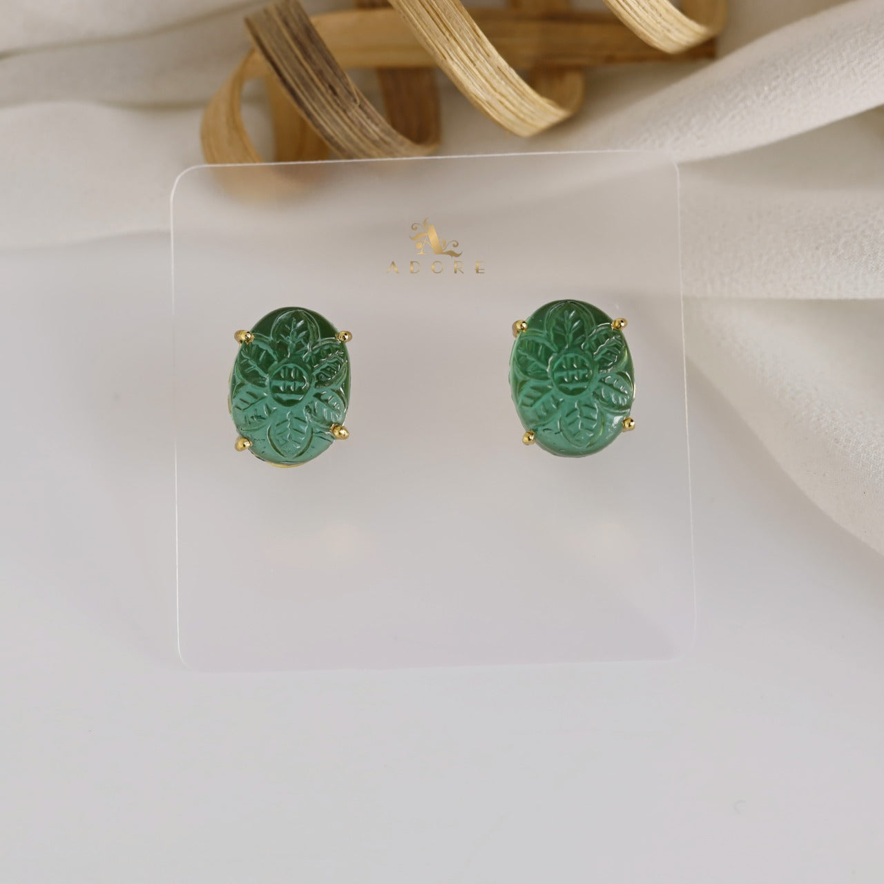 Melo Carved Claw Stud