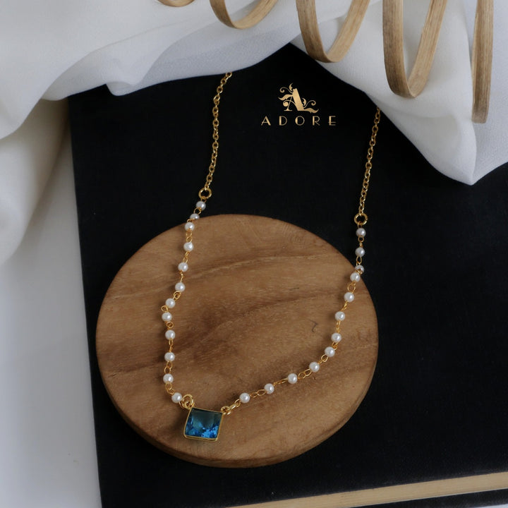 Nasmiya Square Neckpiece