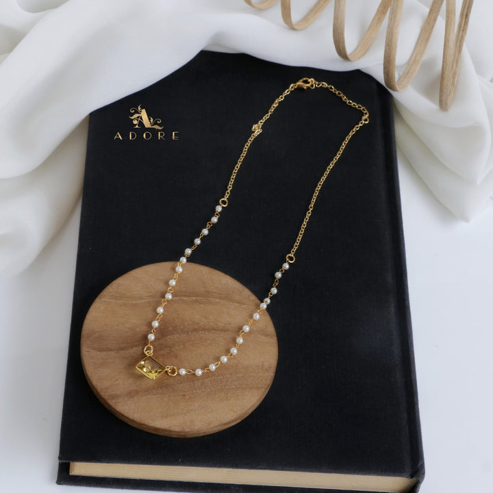 Nasmiya Square Neckpiece