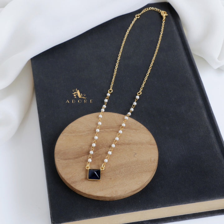 Nasmiya Square Neckpiece
