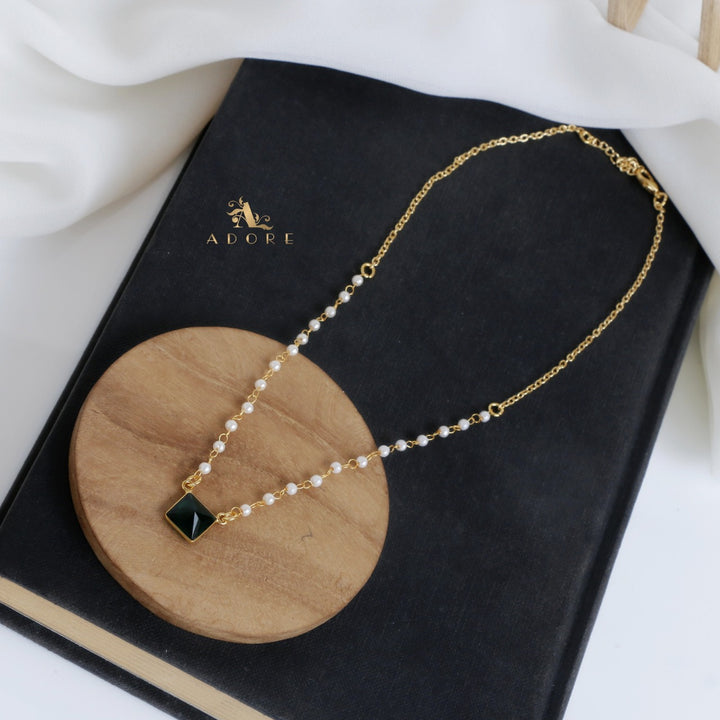 Nasmiya Square Neckpiece