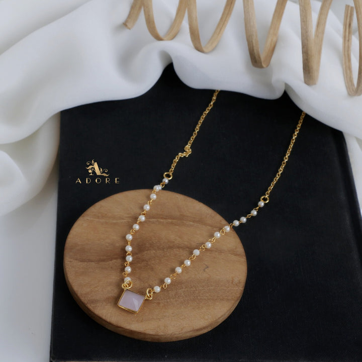 Nasmiya Square Neckpiece