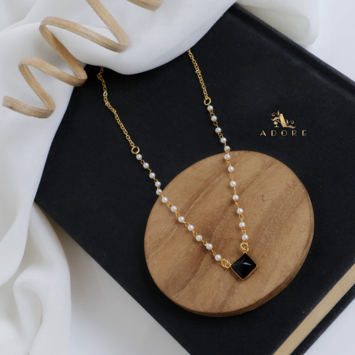 Nasmiya Square Neckpiece