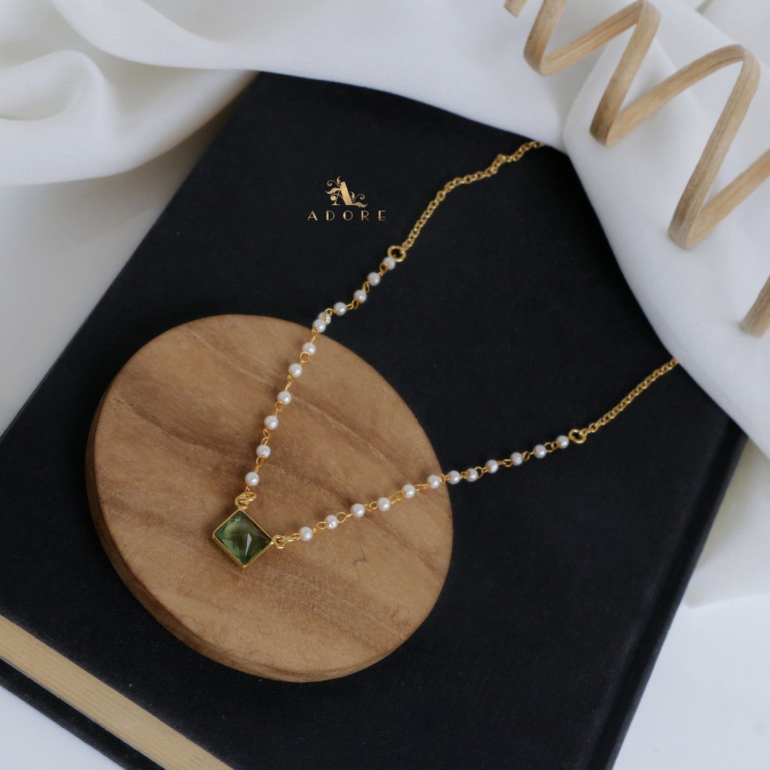 Nasmiya Square Neckpiece