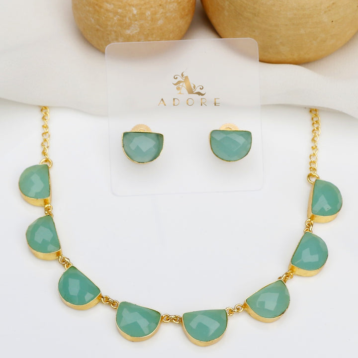 Roshnia Short Neckpiece With Stud