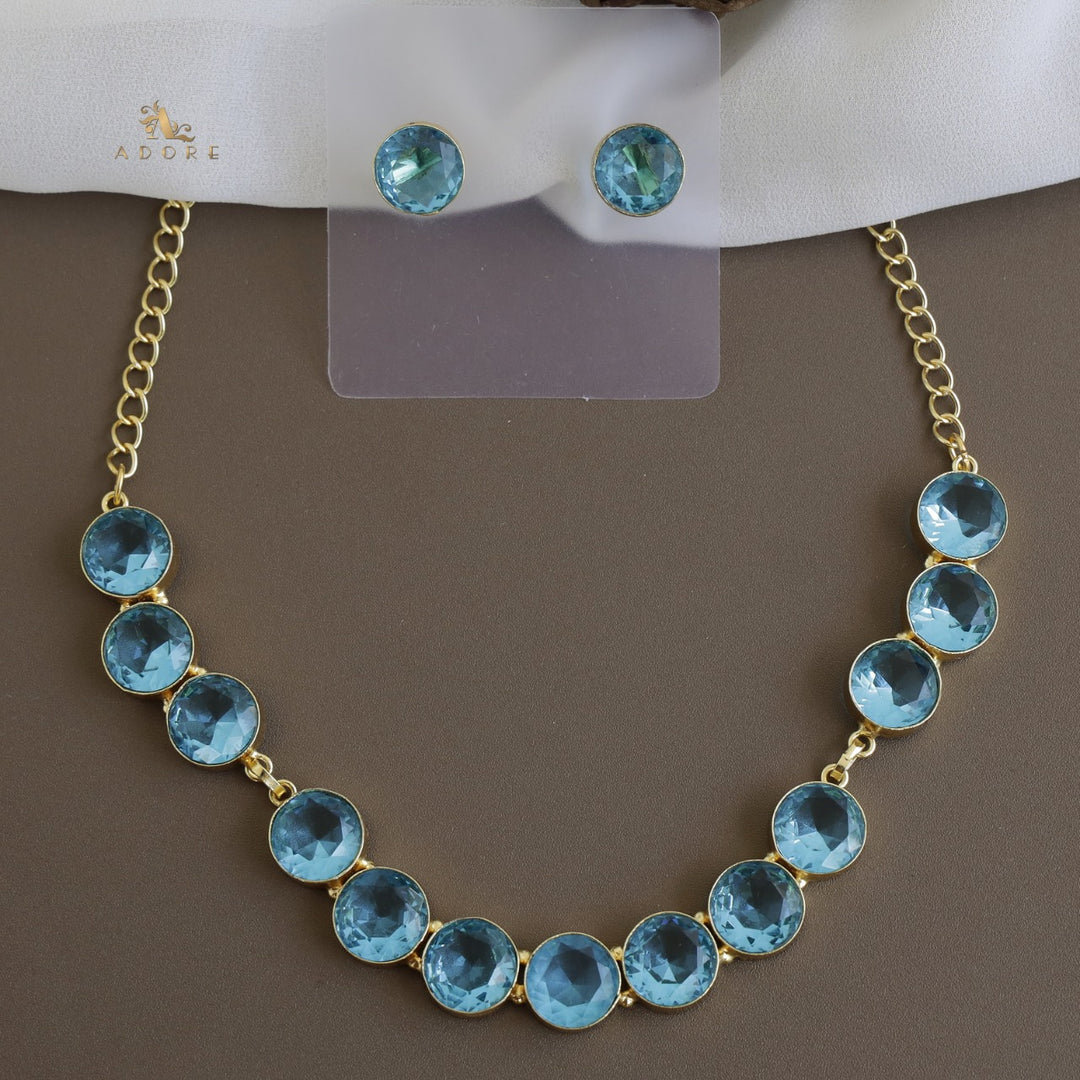 Aakancha Glossy Neckpiece With Earring