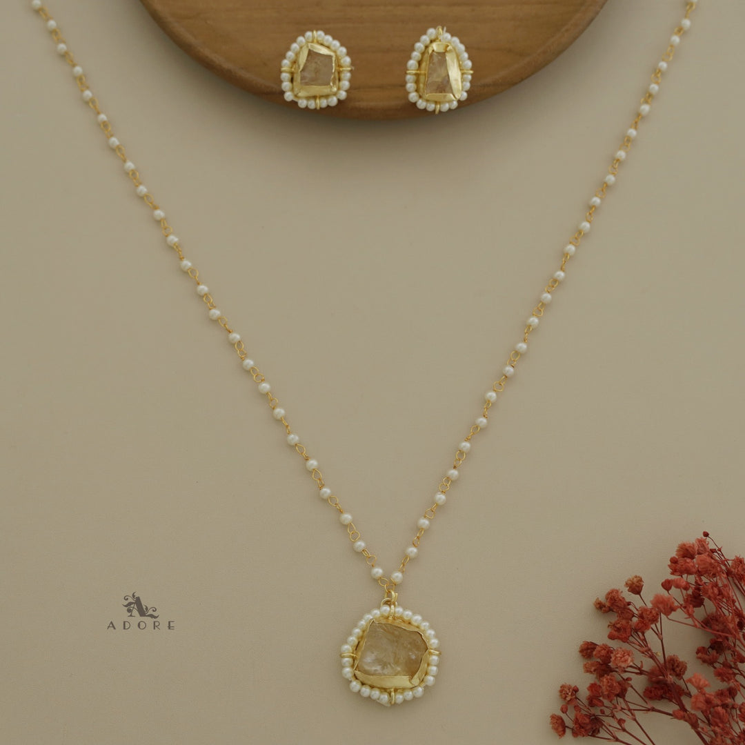 Nasmiya Cluster Pearl Raw Stone Neckpiece With Stud