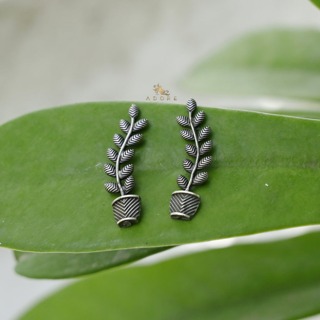 Leafy Pot Earring