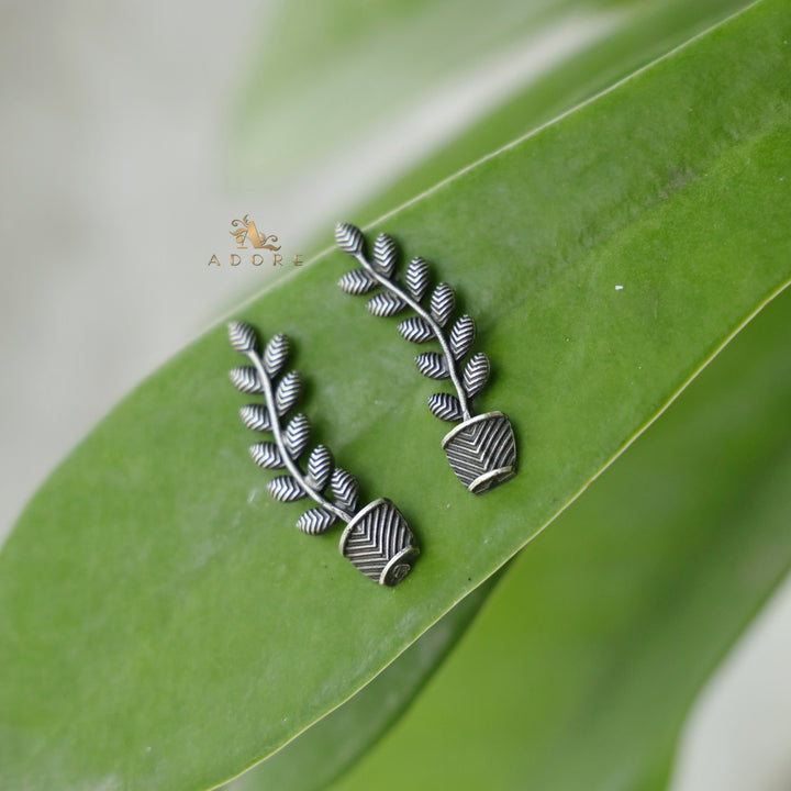 Leafy Pot Earring