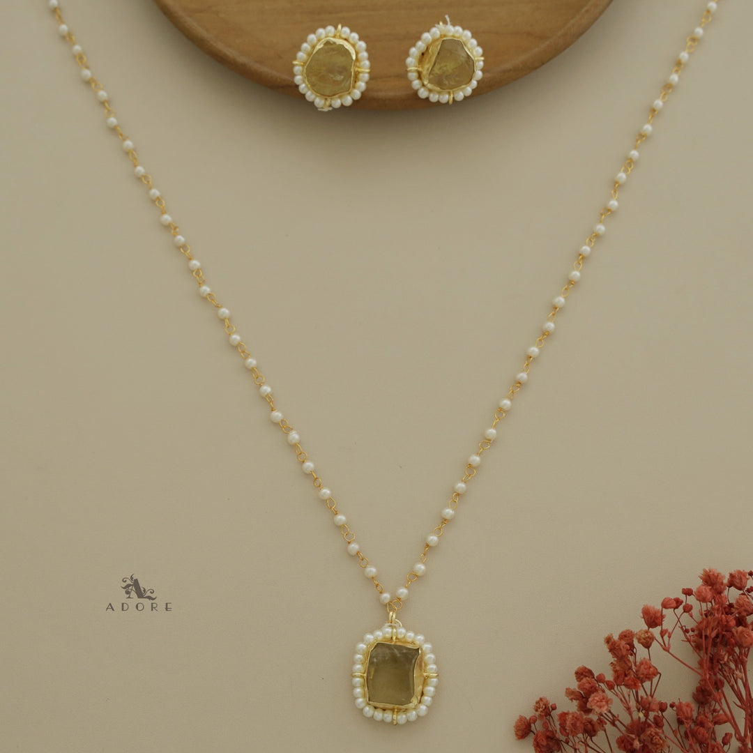 Nasmiya Cluster Pearl Raw Stone Neckpiece With Stud